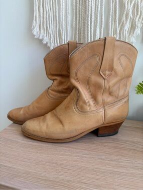 Modella Vintage Tan Leather Short Western Booties Size 9